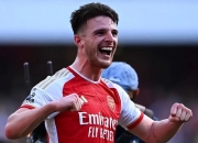 开云官网-佛罗伦萨中场表现抢眼，荣膺本轮最佳球员