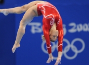 开云体育中国-铁幕降临洛城，恩比德只手擎天，活塞窒息防守绞杀湖人