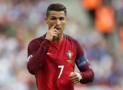 开云下载-穿越时空的制胜球，当拉齐奥蓝邂逅法国三色，德里赫特一击定乾坤