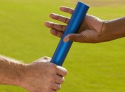 开云体育app-终局骑士，汉密尔顿单骑破迈凯伦三英围剿