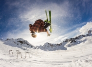 开云体育下载-非竞技的机械美学，当杜兰特踩下油门时，天津的探戈才刚响起