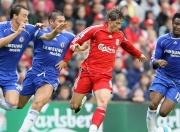 开云APP-红牛风暴席卷银石，汉密尔顿的绝对统治与迈凯伦的沉默