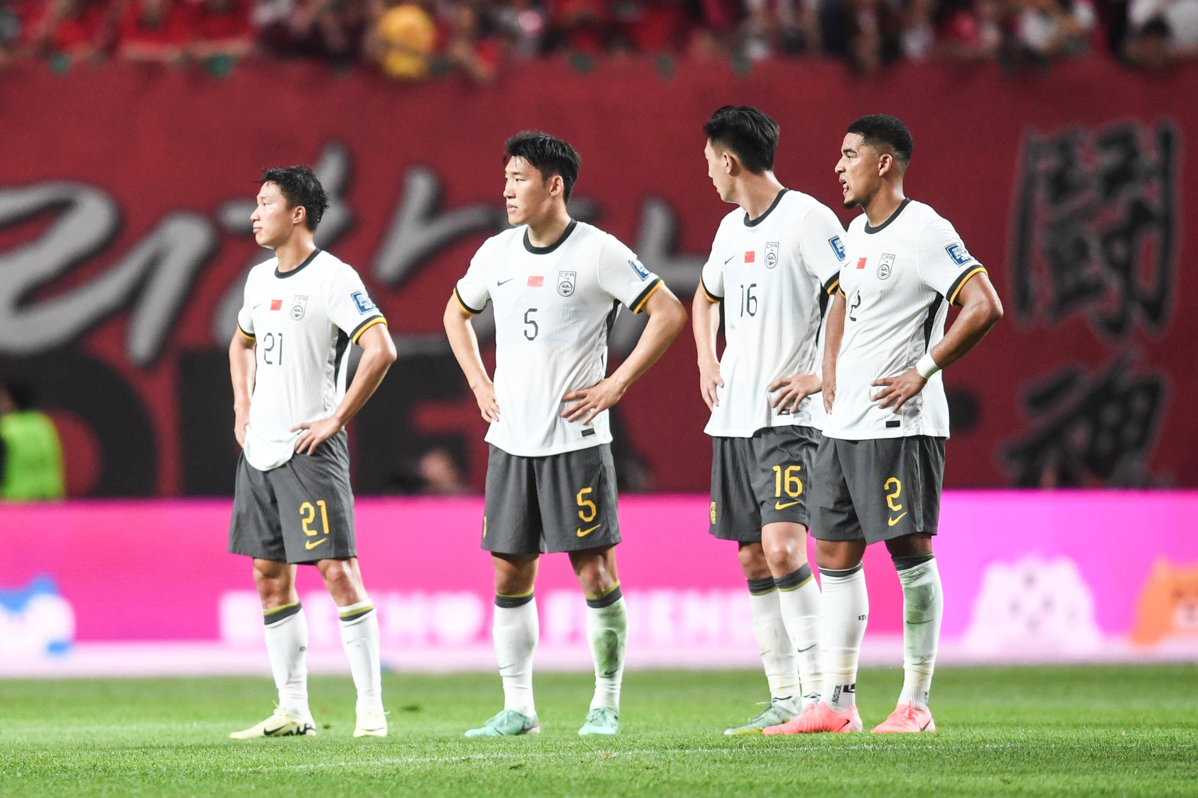 强强相撞！国际足坛两支豪强斗智斗勇
