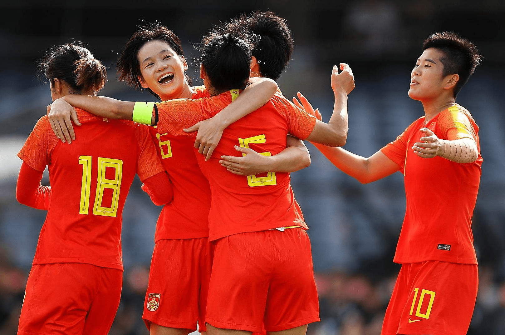 全力以赴！女足比赛掀起高潮！