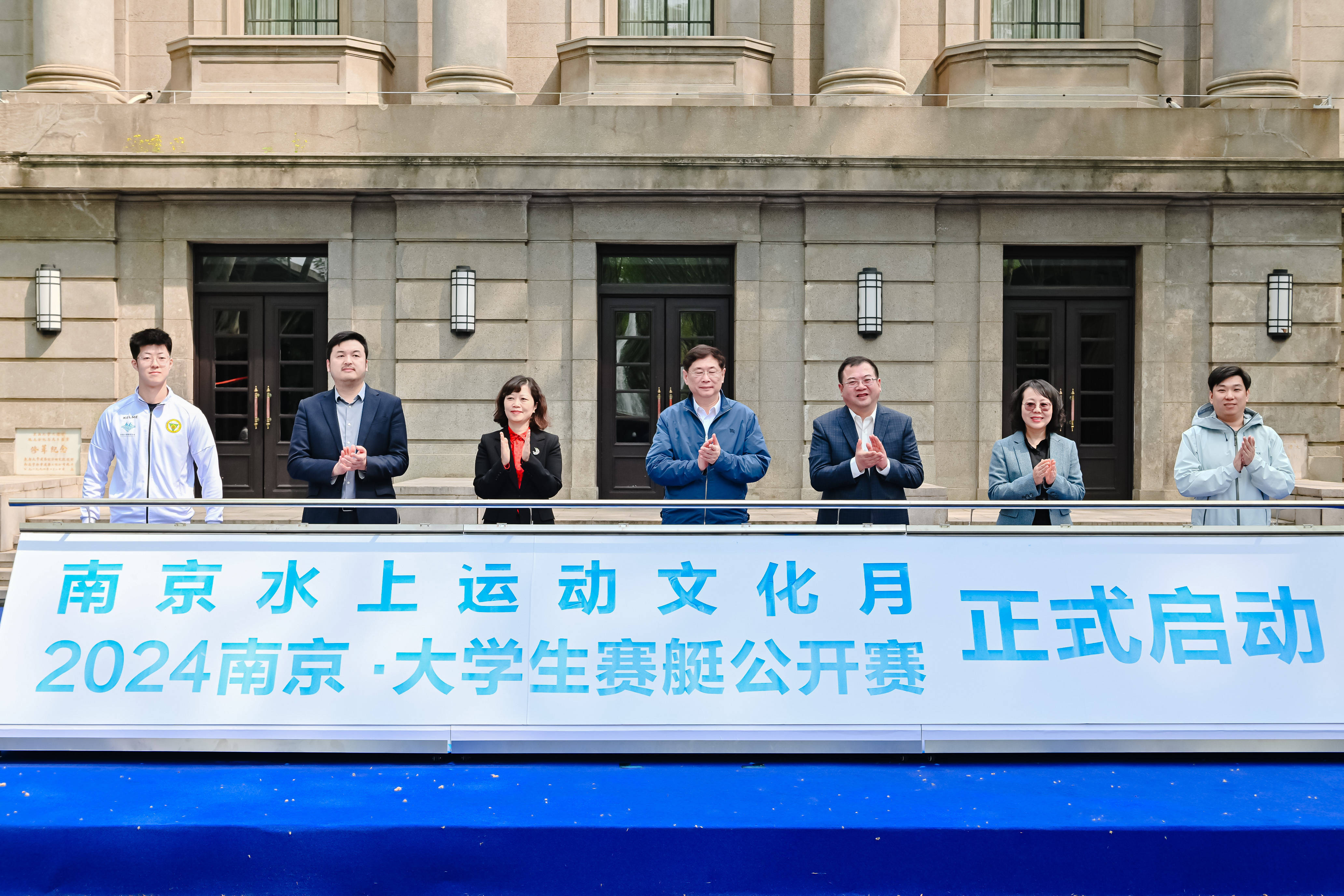 轻舟飘扬：泰国赛艇选手夺冠背后艰辛不易