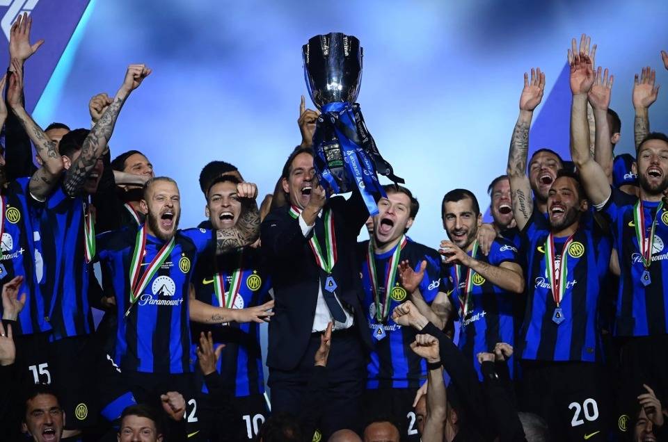 西甲冠军之争悬念难解竞争激烈来势汹汹的简单介绍