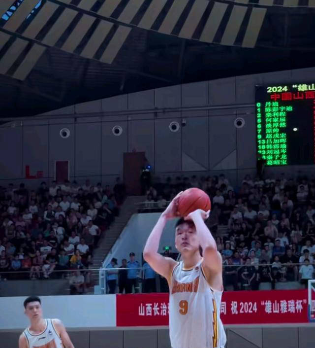 老将归来，篮球赛场上焕发新生与活力