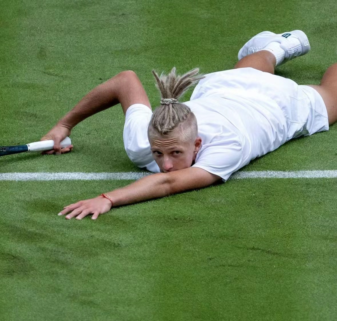 阿尔及利亚运动员势不可挡，向前冲刺