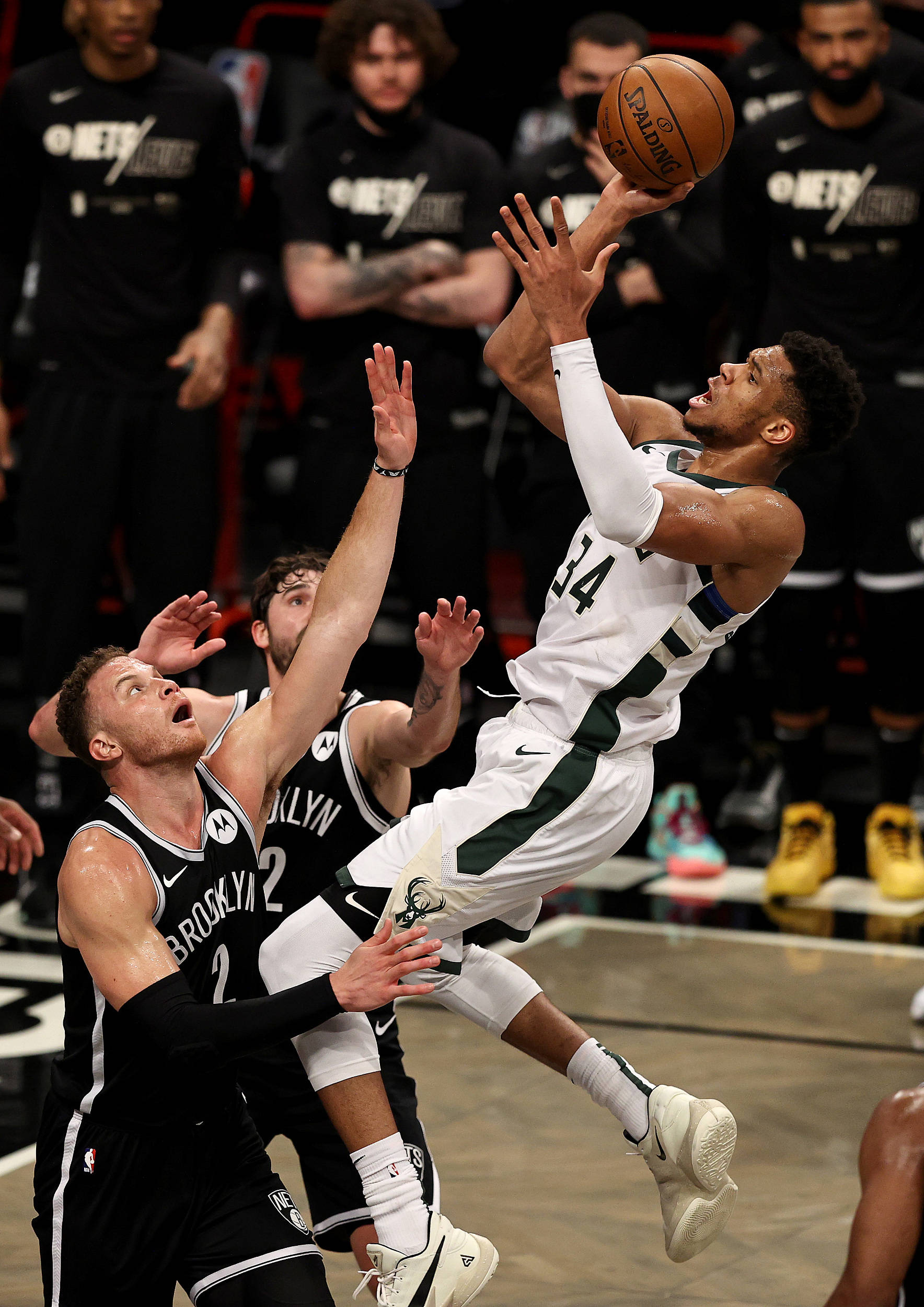 雄鹿大胜热火晋级东部决赛 雄鹿大胜热火晋级东部决赛