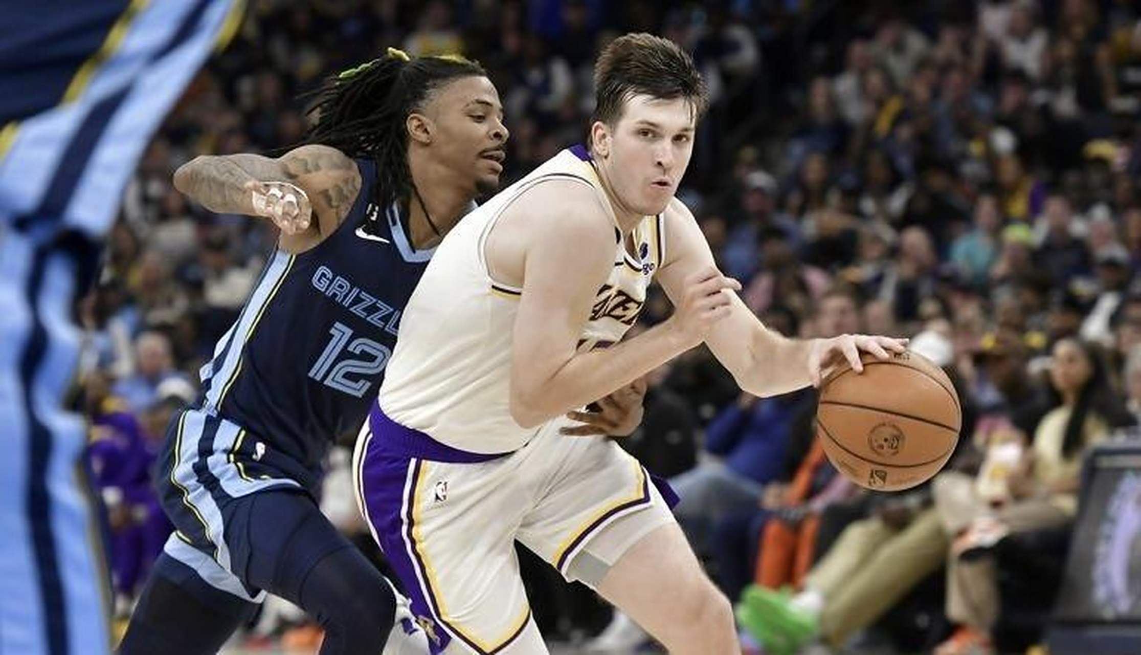 灰熊客场战胜湖人,约翰-莫兰表现抢眼获得赞誉 灰熊客场战胜湖人,约翰-莫兰表现抢眼获得赞誉