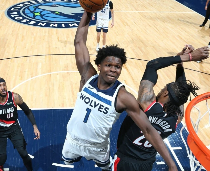 雄火队逆转战胜活塞队,两连胜跻身东部前列 雄火队逆转战胜活塞队,两连胜跻身东部前列