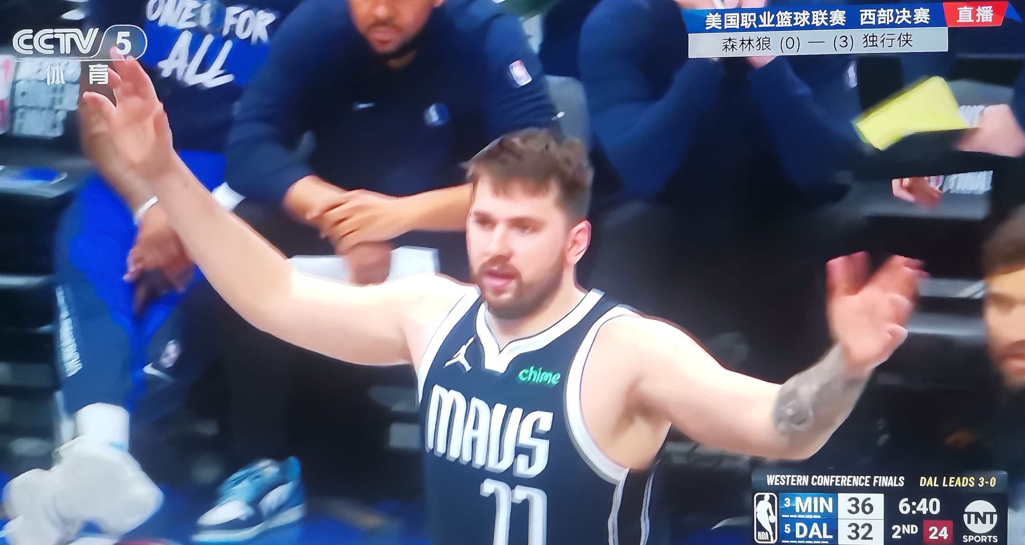 关于森林狼队击败独行侠，取得重要胜利的信息