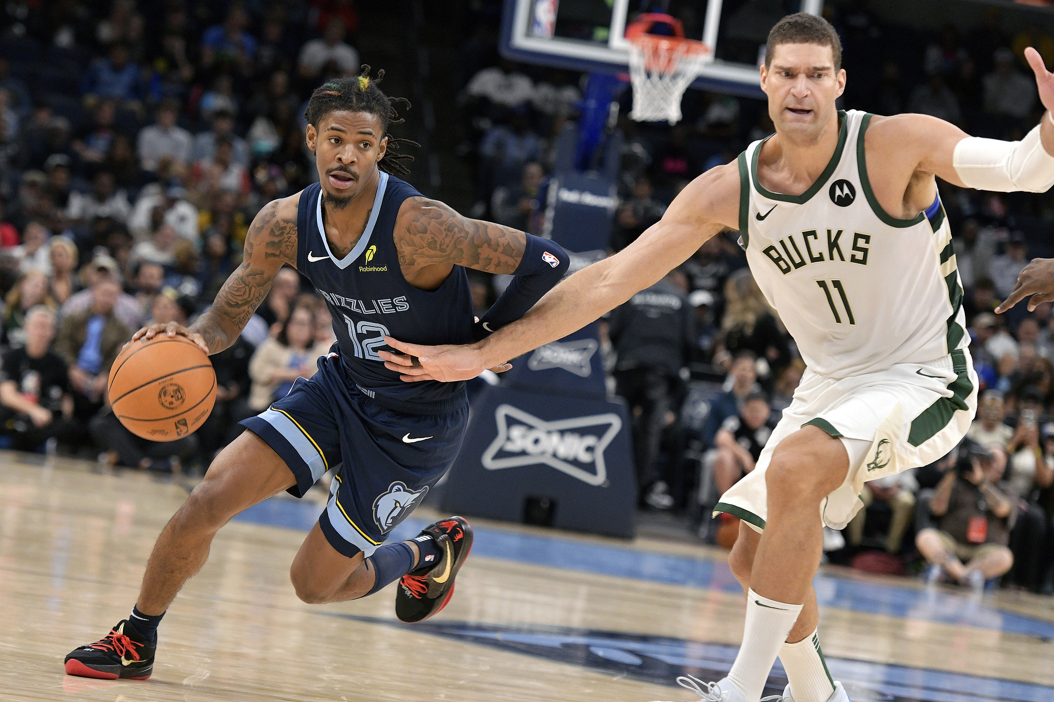 灰熊客场战胜雄鹿，取得三连胜