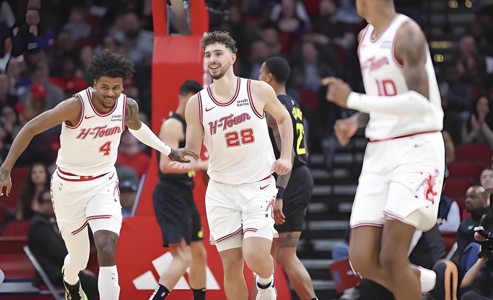 爵士击败火箭，取得系列赛领先