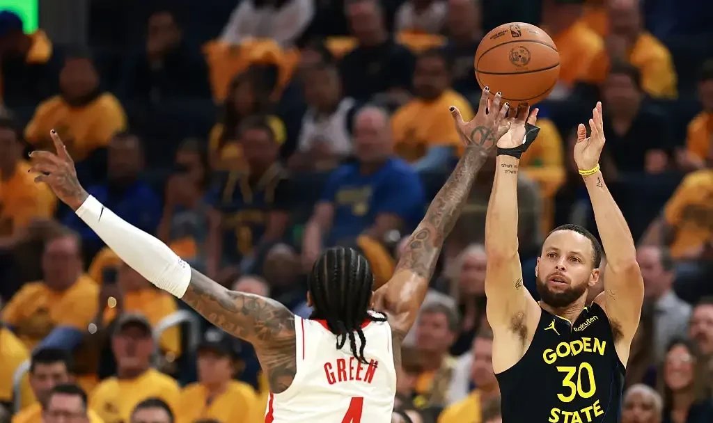 勇士战胜火箭，比分扳平