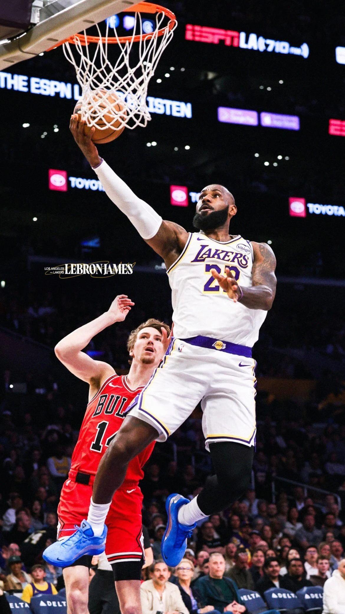 湖人队全面胜负两连败，詹姆斯重回巅峰状态