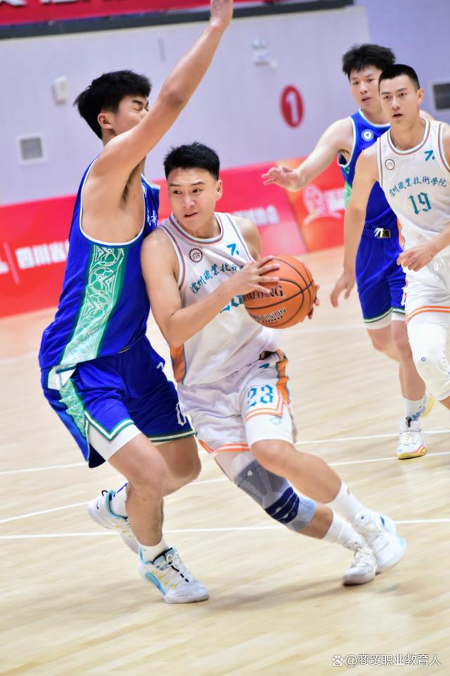 阿拉伯球员誓死拼搏不畏强敌