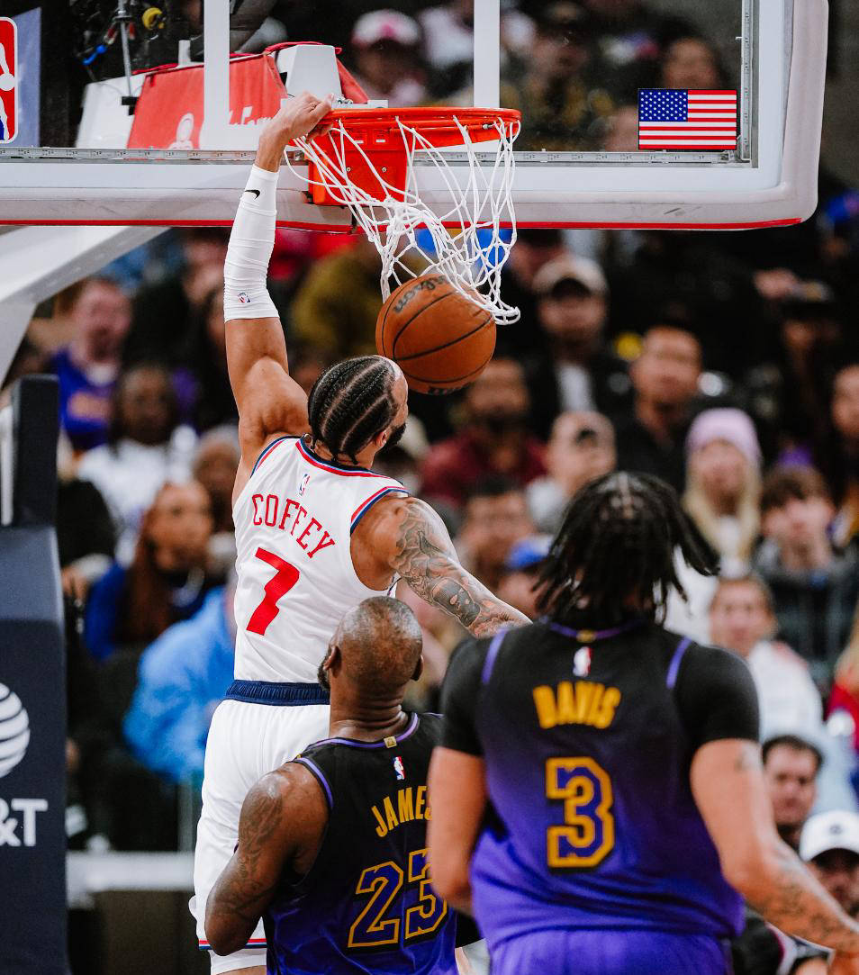 NBA湖人以114比110战胜快船，取得两连胜