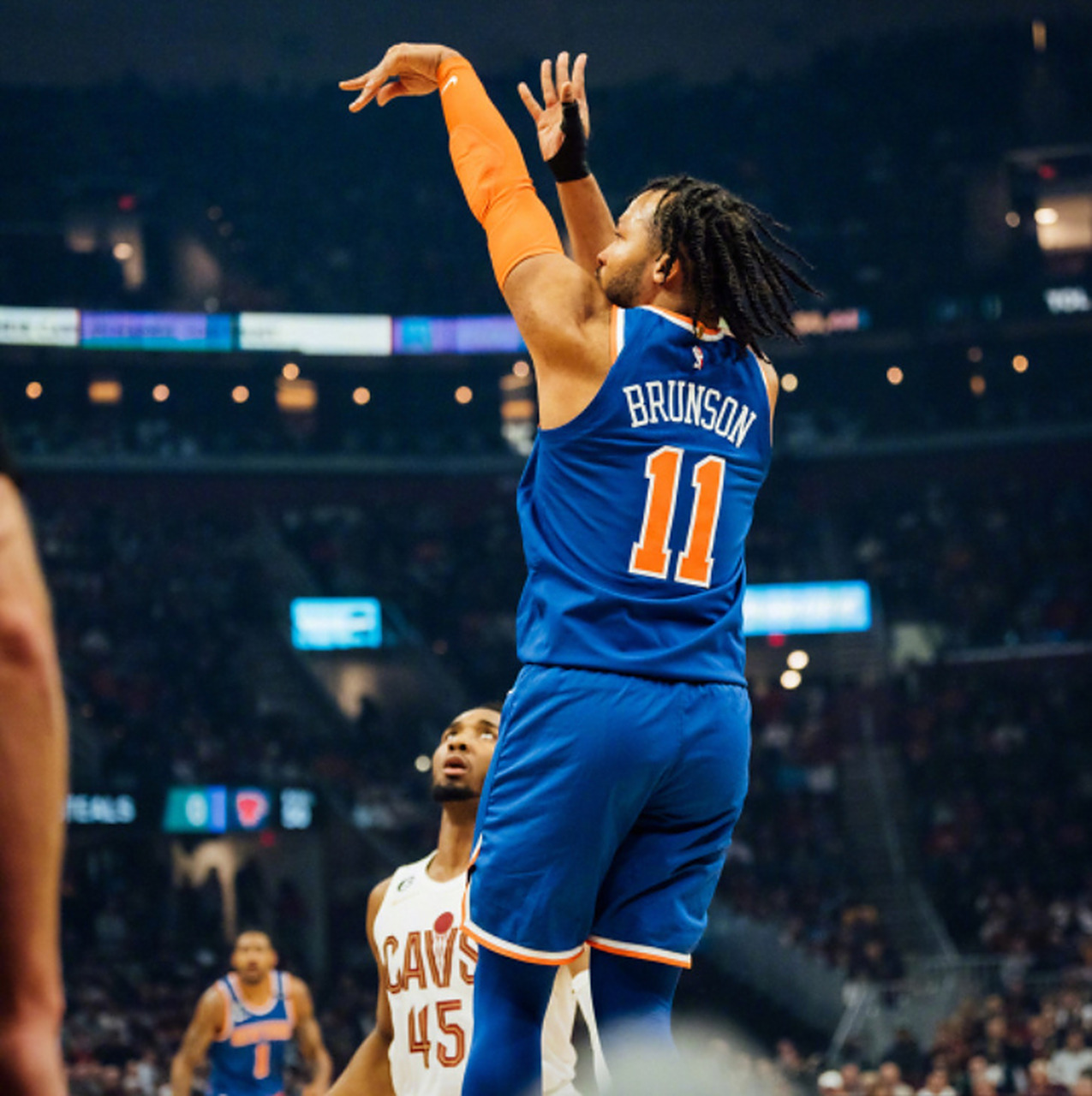 尼克斯迎战雄鹿，谁将笑到最后