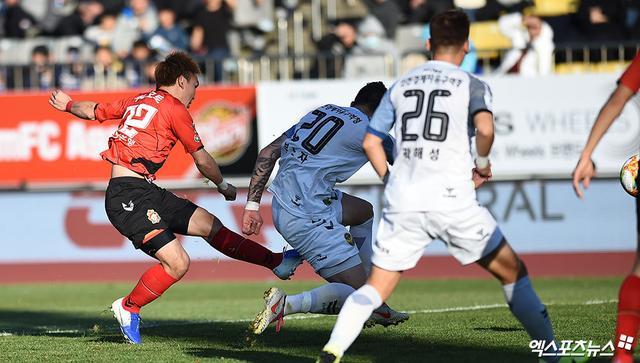 天津泰达阻击对手,实现反弹 天津泰达阻击对手,实现反弹