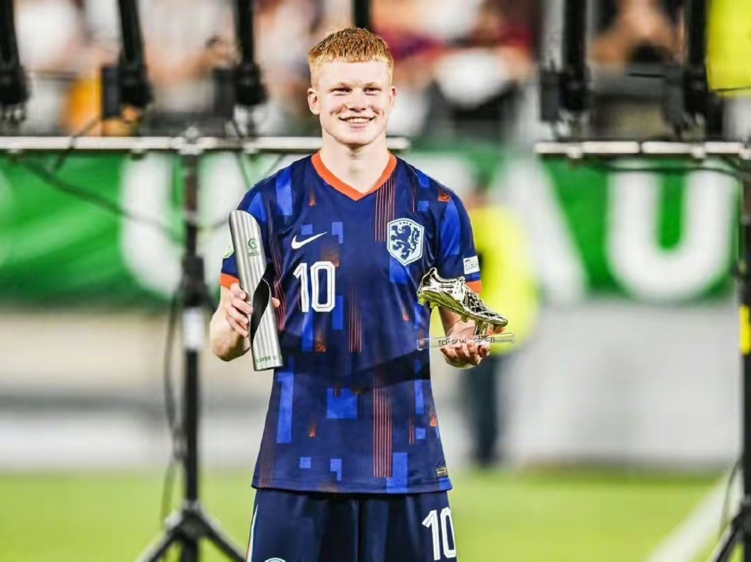 关于荷兰游泳健将领跑，蝉联冠军的信息