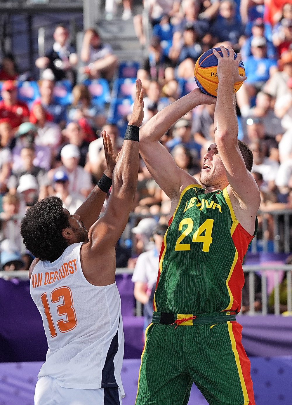 立陶宛球员在比赛中连续进球 立陶宛球员在比赛中连续进球