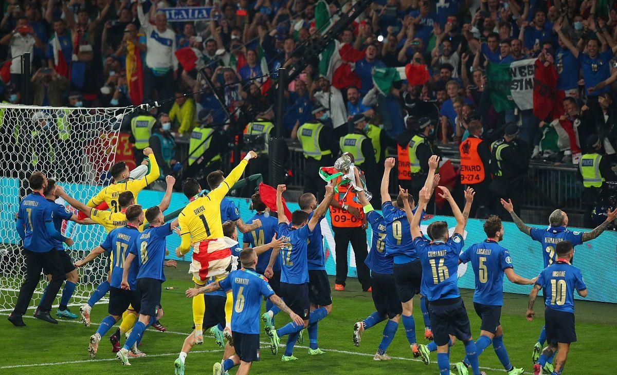 爱尔兰队备战欧洲杯预选赛，球迷期待出色表现