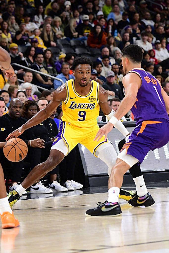 太阳队年轻球员表现亮眼，呼应队内老将的传球