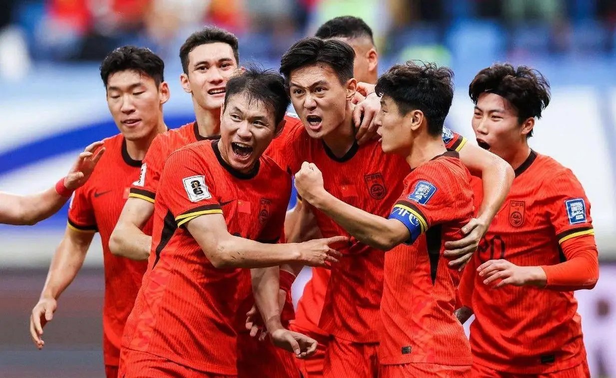 精英球队齐聚一堂,激烈对抗赛场竞争激烈 精英球队齐聚一堂,激烈对抗赛场竞争激烈