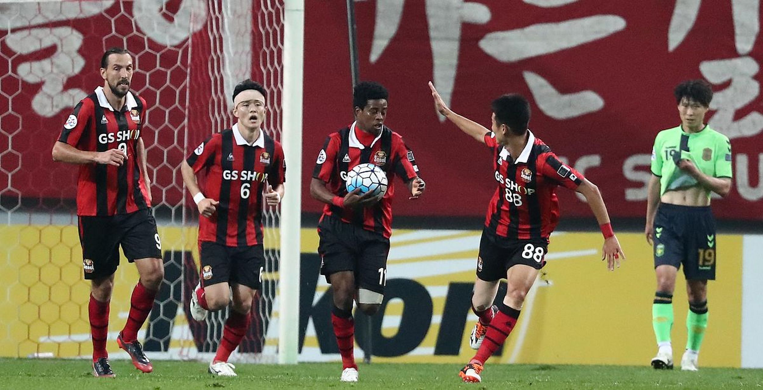 首尔FC惨败，错失晋级机会