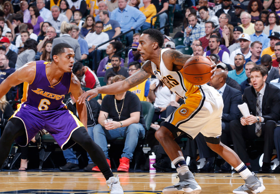 北京队险胜湖人，乔治关键制胜