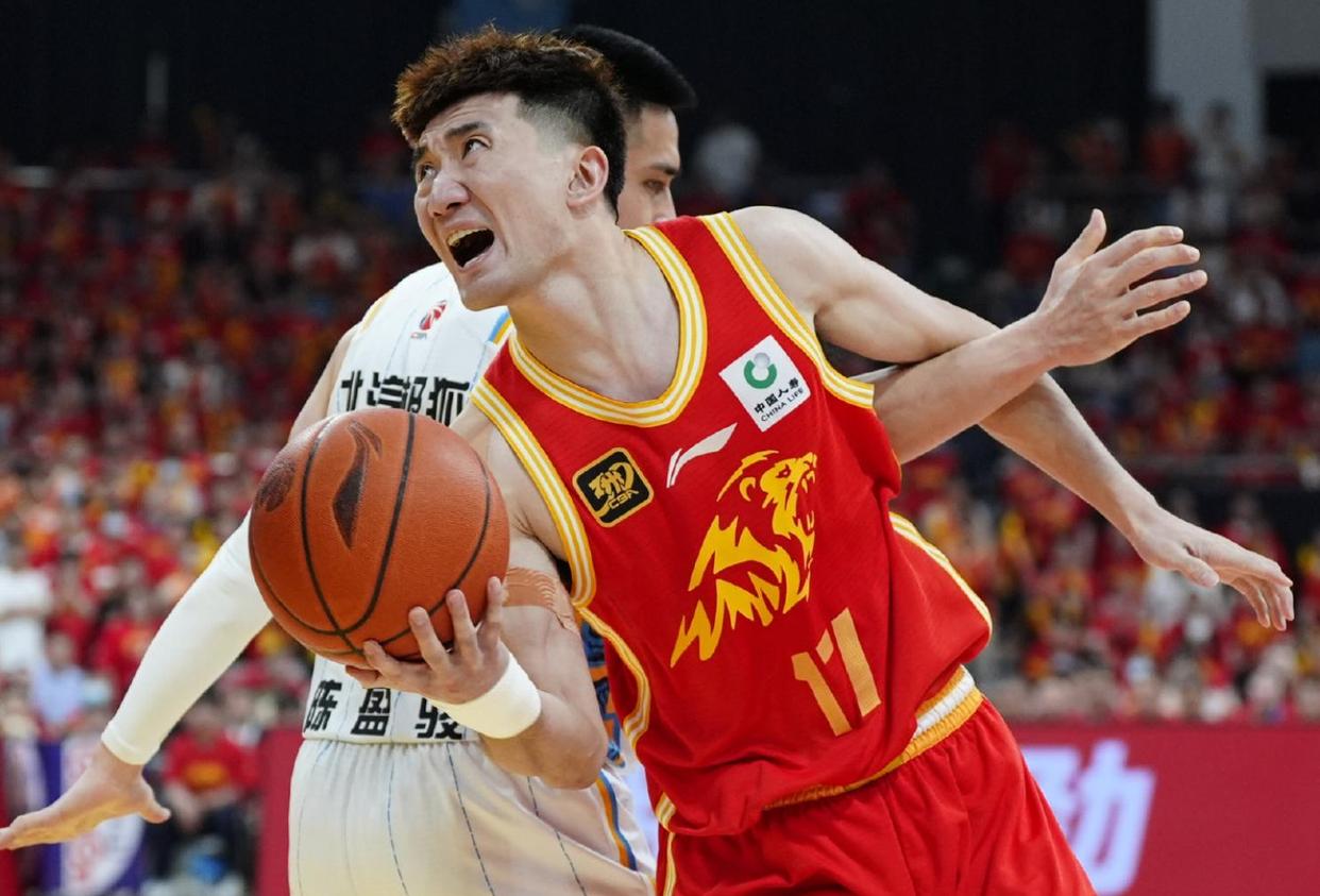 深圳队完胜步行者，孙铭徽惊艳四座的简单介绍