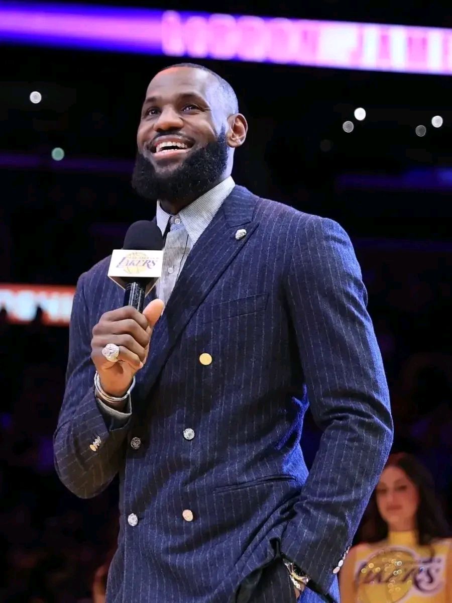 关于雄鹿完胜广州队,詹姆斯刷新纪录的信息 关于雄鹿完胜广州队,詹姆斯刷新纪录的信息