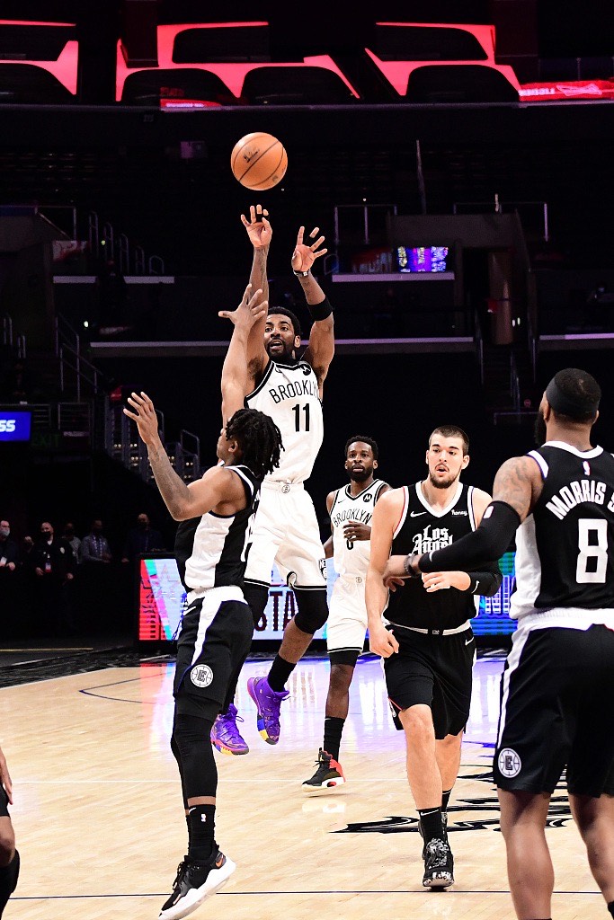 篮网碾压青岛队,乔治统治全场 篮网碾压青岛队,乔治统治全场